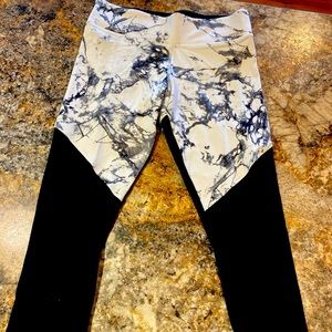 PINK ULTIMATE white and gray marble leggings with black bottoms